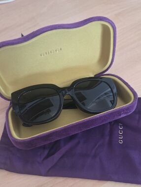 Gucci Women’s Black Gloss Oversized Sunglasses